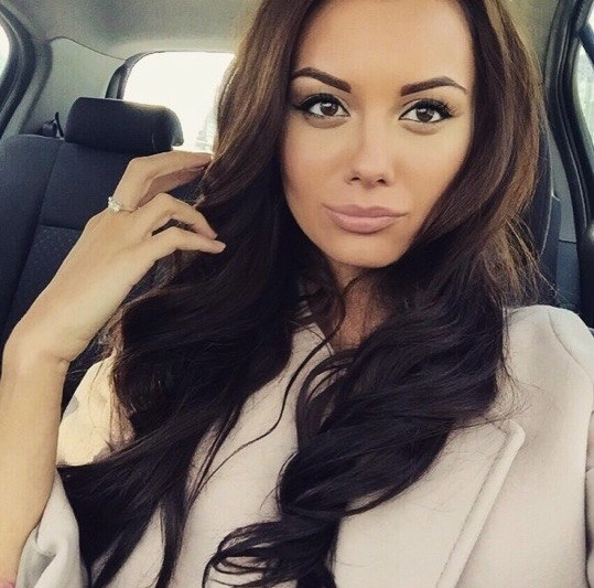Мои нежные руки и умелый язычок проведут тебя через грани наслаждений, о которых ты и не мечтал. В Москве я живу уже долгое время и всегда открыта для новых знакомств. У меня есть не только прекрасные фото, но и отличные отзывы от моих удовлетворенных клиентов. Я предлагаю широкий выбор услуг, чтобы сделать наше свидание незабываемым. Расслабляющий массаж, горячий стриптиз и многое другое - все для того, чтобы приятные моменты с тобой оставили яркий след в твоей памяти. Жду нашей встречи, чтобы сделать каждую твою фантазию явью. 💋 Верунечка